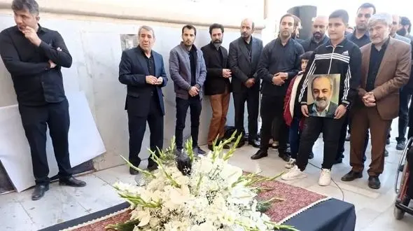 پیکر زنده یاد عماد افروغ در حرم امام راحل آرام گرفت
