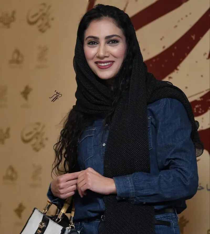 مونا فرجاد