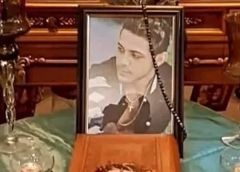 فیلم/ میز عزای تزیین شده با شمع و غذاهای شاهانه نسرین مقانلو برای سالگرد ارشیا+ متن جگرسوز و تلخ