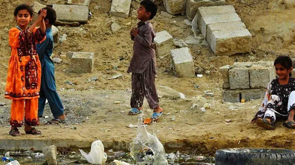 یک پنجم جمعیت کشور حاشیه نشین شده‌اند / مشکل‭ ‬اصلی‭ ‬و‭ ‬بیماری‭ ‬اساسی‭ ‬دولتی‭ ‬بودن‭ ‬اقتصاد‭ ‬ایران‭ ‬است