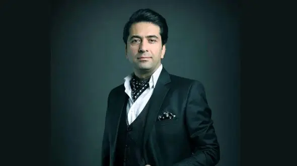 فیلم آواز باشکوه و  فوق احساسی محمد معتمدی با آهنگ لیلا خانم و نوازندگی گروه هلندی/  قلبت رو لمس میکنه!