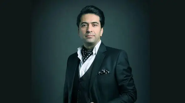 فیلم آواز باشکوه و  فوق احساسی محمد معتمدی با آهنگ لیلا خانم و نوازندگی گروه هلندی/  قلبت رو لمس میکنه!