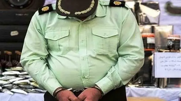 در دام این پلیس افتاده اید ! / او قلابی بود !