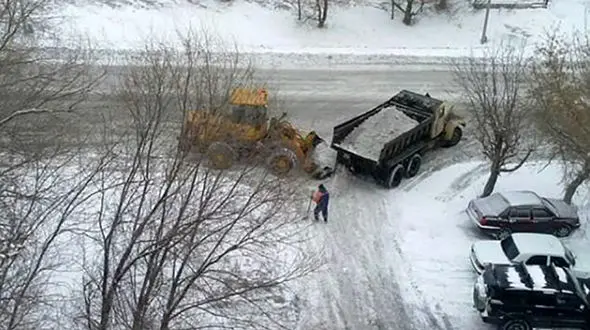 بارش برف سیاه در قزاقستان
