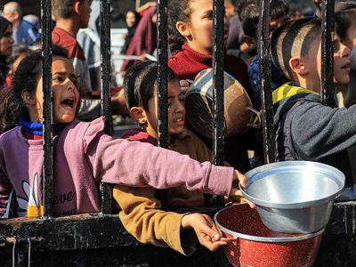 مرگ غم انگیز پیرمرد گرسنه فلسطینی در صف غذا + فیلم