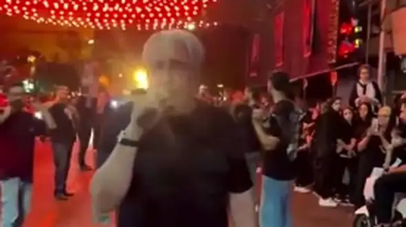 مداحی بازیگر سریال سه در چهار در دسته