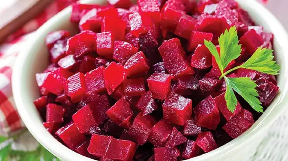 چرا لبو رنگ ادرار را قرمز می کند؟