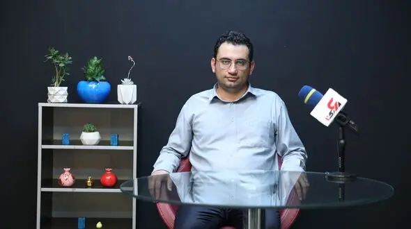 دکتر افشار: بیش از 70 درصد بیماران کرونایی افسرده می شوند / عوارض مغزی در 30 درصد بهبودیافتگان از کرونا / دردهای عضلانی از جمله عوارض واکسن کرونا + فیلم
