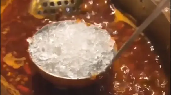 ترفندی برای گرفتن چربی غذا / فیلم 