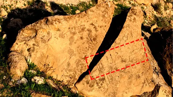 این گنج نفیس را 3 تکه کردند / راز کتیبه تاریخی در دل زمین هرمزگان دفن بود + عکس