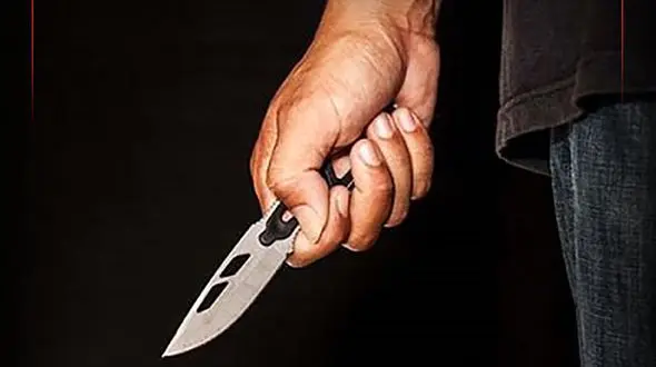 حمله خونین به یک روحانی در خیابان دماوند / مرد چاقوکش گریخت