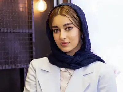 فیلم گریه خانم بازیگر سریال بی عاطفه حین مصاحبه / مه لقا مینوش زاده : در خیابان مردم میگویند ما را نکشی بذاری  توی فریزر، ما از تو می‌ترسیم / گفتم : من مردای خیانتکار رو میکشم نترس دخترجان !