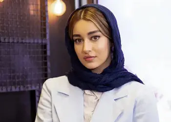 فیلم گریه خانم بازیگر سریال بی عاطفه حین مصاحبه / مه لقا مینوش زاده : در خیابان مردم میگویند ما را نکشی بذاری  توی فریزر، ما از تو می‌ترسیم / گفتم : من مردای خیانتکار رو میکشم نترس دخترجان !