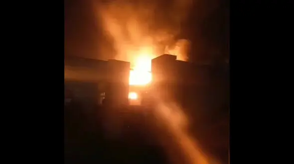 آتش سوزی گسترده در کارخانه لبنیات میهن / دقایقی قبل رخ داد + عکس و فیلم