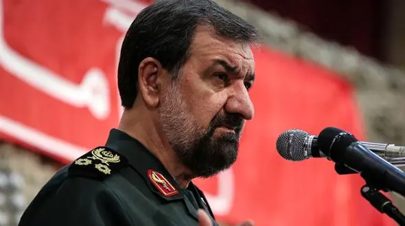 محسن رضایی: با انگشت‌های روی ماشه اوضاع را رصد می کنیم