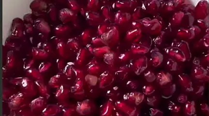 تمیزترین روش دون کردن انار شب یلدا / فیلم