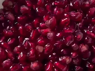 تمیزترین روش دون کردن انار شب یلدا / فیلم