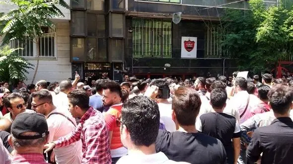 امروز کارمندان خانم باشگاه پرسپولیس به محل کار خود نمی‌روند