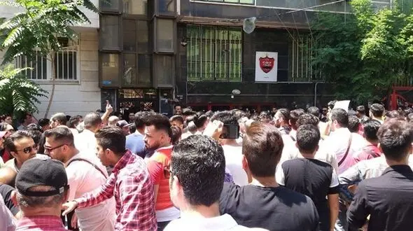 امروز کارمندان خانم باشگاه پرسپولیس به محل کار خود نمی‌روند