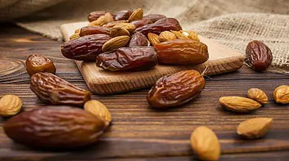 خرما و بادام بخور تا استخوان هایت مثل آهن شود!