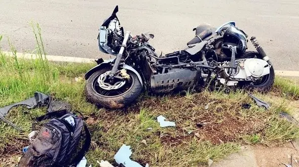 تصادف شدید موتور سوار با خودرو سواری در بزرگزاه + فیلم