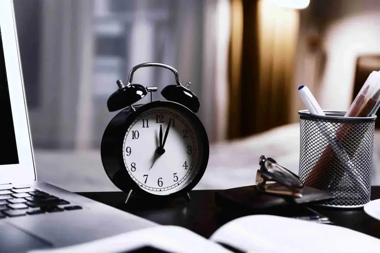 تغییر ساعت کاری ادارات قم به ۷ تا ۱۳؛ جزئیات دورکاری و جبران کسری ساعات