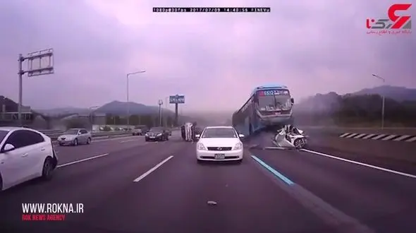 اتوبوس مرگ خودروها را در هم کوبید /  2 کشته و 16 مجروح + فیلم و عکس