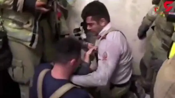 اشک شوق یک آتش نشان پس از نجات معجزه‌آسای کودک ناشنوا در تهرانسر+ فیلم 