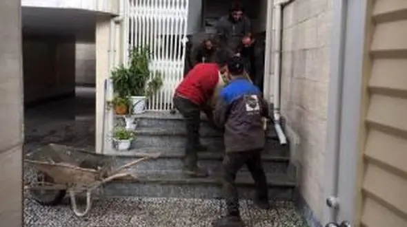 زن رشتی از دست عزرائیل گریخت + عکس ها 