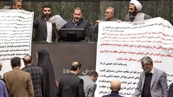 طوماریون به دنبال تکرار حوادث 1401 با مسئولیت پزشکیان هستند 