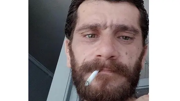 فرار شیطان صفت بی رحم از ماشین یک زندان در یونان / او با تهدید زنان جوان را آزار میداد + عکس