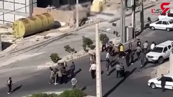 فیلم  عجیب از کتک کاری خیابانی بین خانواده عروس و داماد / در تبریز رخ داد