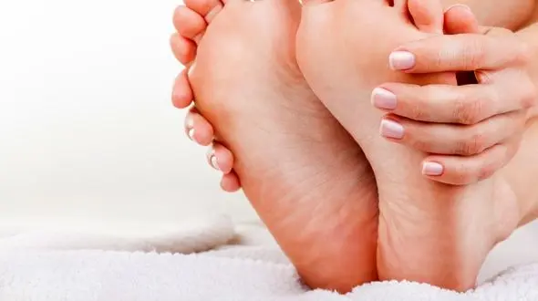 درمان پوسته کف پا با موز