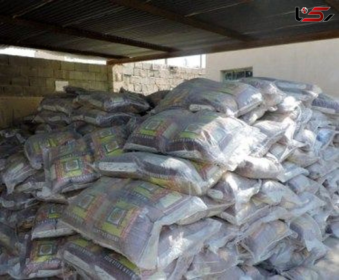 کشف 45 تن برنج احتکار شده در لاهیجان 