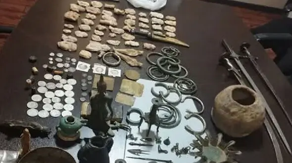 کشف گنج تاریخی 500 سکه عتیقه در اصفهان + جزییات