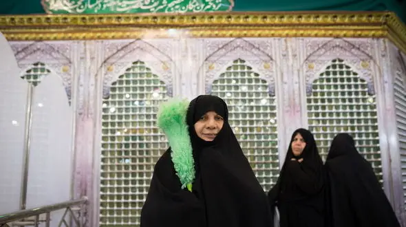 خانم دکتری که کفشدار حرم است+ تصاویر 