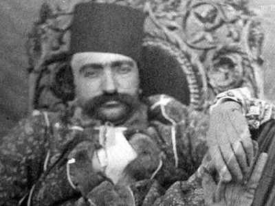 سفر در زمان / خاطرات ناصرالدین‌شاه: انیس‌الدوله را دیدم سوار خر سفیدی بود، به زیارت می‌رفت؛ بسیار خنده‌ام گرفت ...