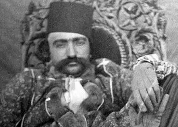 سفر در زمان / خاطرات ناصرالدین‌شاه: انیس‌الدوله را دیدم سوار خر سفیدی بود، به زیارت می‌رفت؛ بسیار خنده‌ام گرفت ...