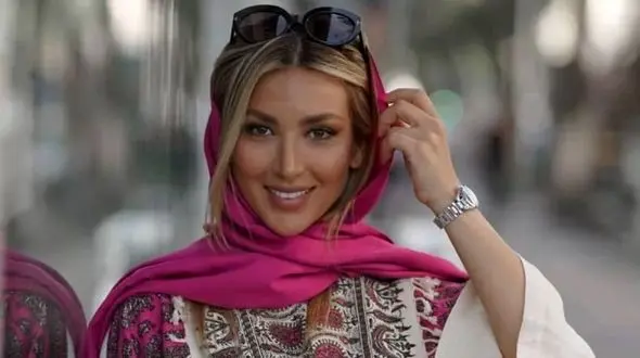 عکس جنجالی مینا مختاری با فردی ناشناس / پس بهرام رادان کجاست ؟ !