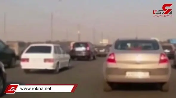 فیلم لحظه انفجار سیستم صوتی یک پراید هنگام تردد در اتوبان / شوکه می شوید