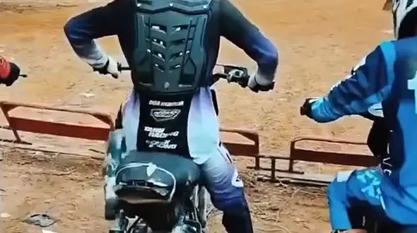 از فیلم برخورد مینی‌موتور پسر‌بچه با موتورسوار تا پرت شدن زن از ماشین هنگام دریفت خیابانی