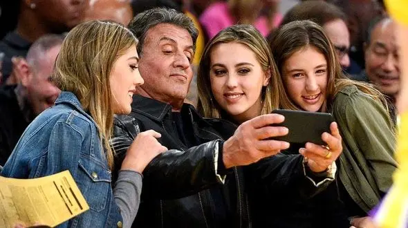 هر سه دختر راکی ، میس گلدن گلوب شدند +عکس