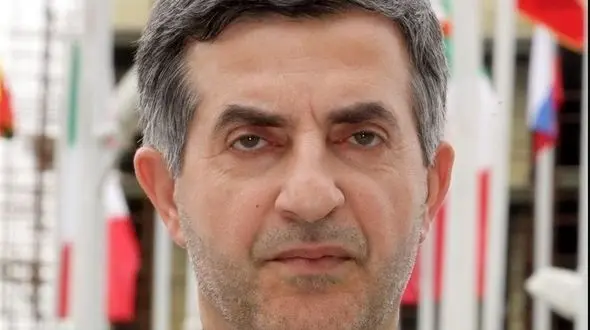  مهلت دادگاه به مشایی و وکلایش برای مطالعه کیفرخواست/محاکمه به وقت دیگر موکول شد 