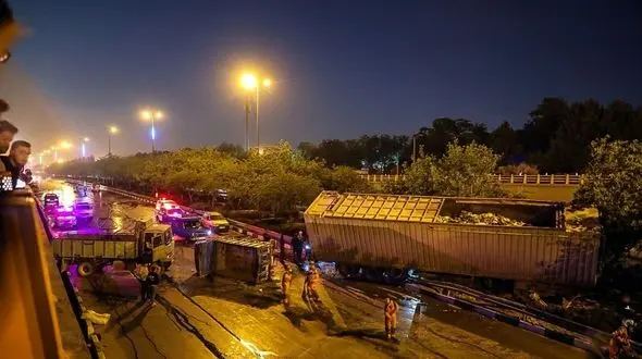 عکس از تصادف شدید بامدادی در اتوبان امام علی !