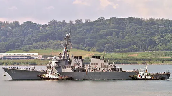 برخورد شدید ناو آمریکایی با یک کشتی باری 7 مفقودی داشت 