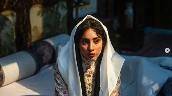 فیلم / ترلان پروانه  محبوبه بامداد خمار: همه ازم میپرسن آرایش کردی؟ ... موهات فره یا فر کردی ؟ بابا  خدا منو آرایش کرده ! / همینجوری خوشگلم ...