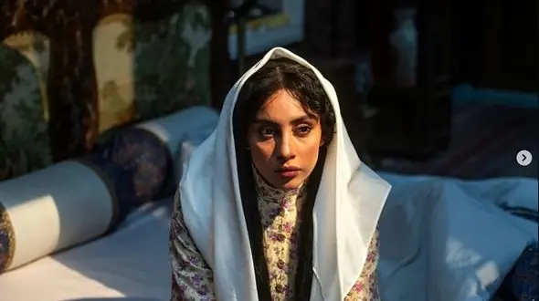 فیلم / ترلان پروانه  محبوبه بامداد خمار: همه ازم میپرسن آرایش کردی؟ ... موهات فره یا فر کردی ؟ بابا  خدا منو آرایش کرده ! / همینجوری خوشگلم ...