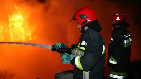 قره‌خانی: مهار آتش دکل نفتی رگ سفید ۳۰ تا ۴۰ روز طول می‌کشد