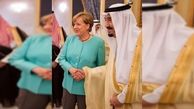 مرکل صدر اعظم آلمان بدون حجاب دست در دست پادشاه عربستان!+ عکس