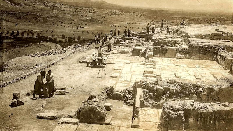 تصویری از کاوش_های سال 1908 در شهر باستانی فایستوس